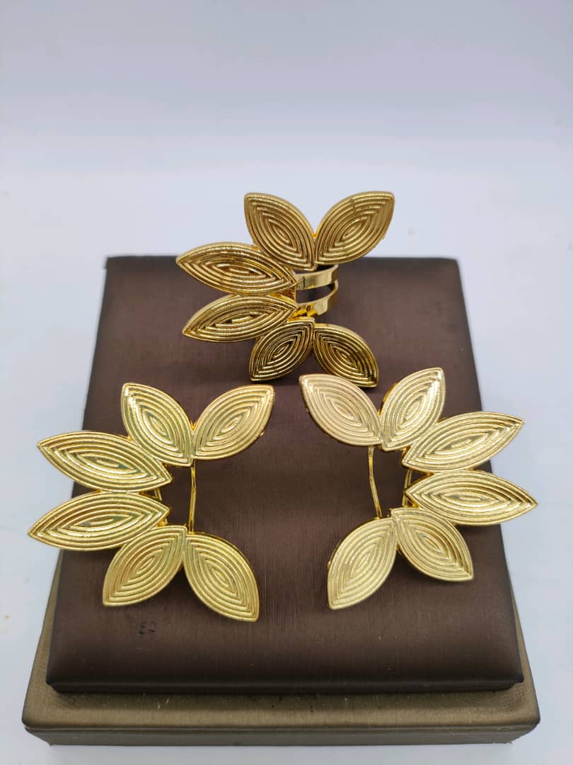 Boucles d'oreilles baoulé (ensemble boucles d'oreilles et bague)