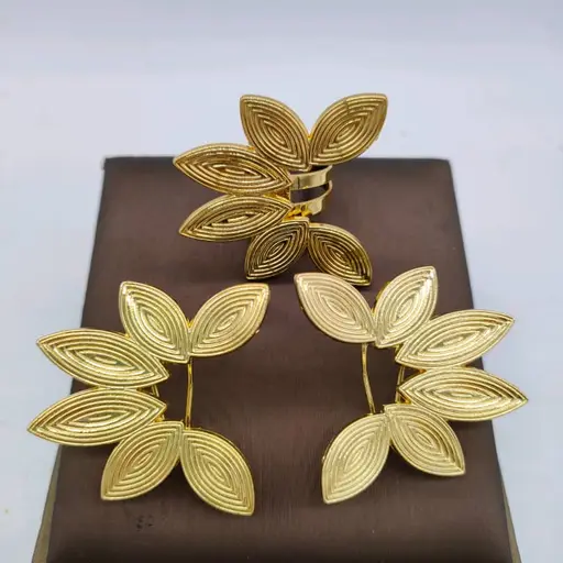 Boucles d'oreilles baoulé (ensemble boucles d'oreilles et bague)