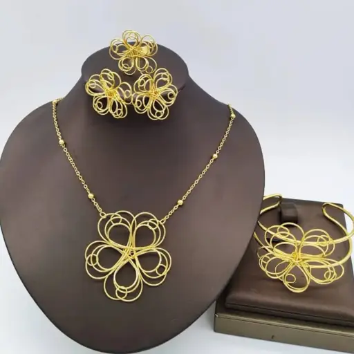 Collier fleur stylisée